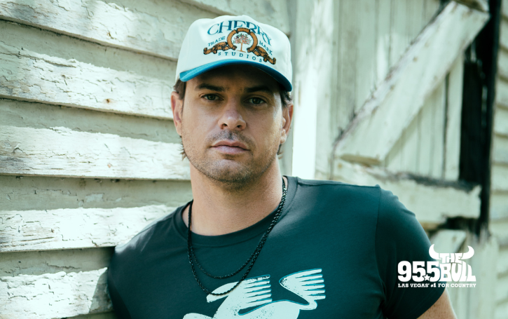 Image of Matt Stell leaning against a wall with logo 95.5 The Bull