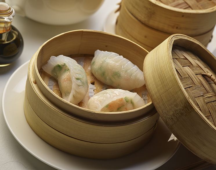Steamed wontons in wooden container